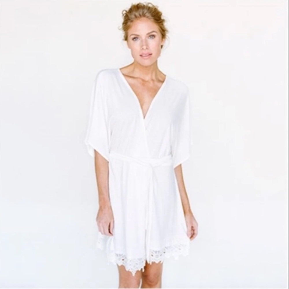 Plum pretty sugar white lace robe